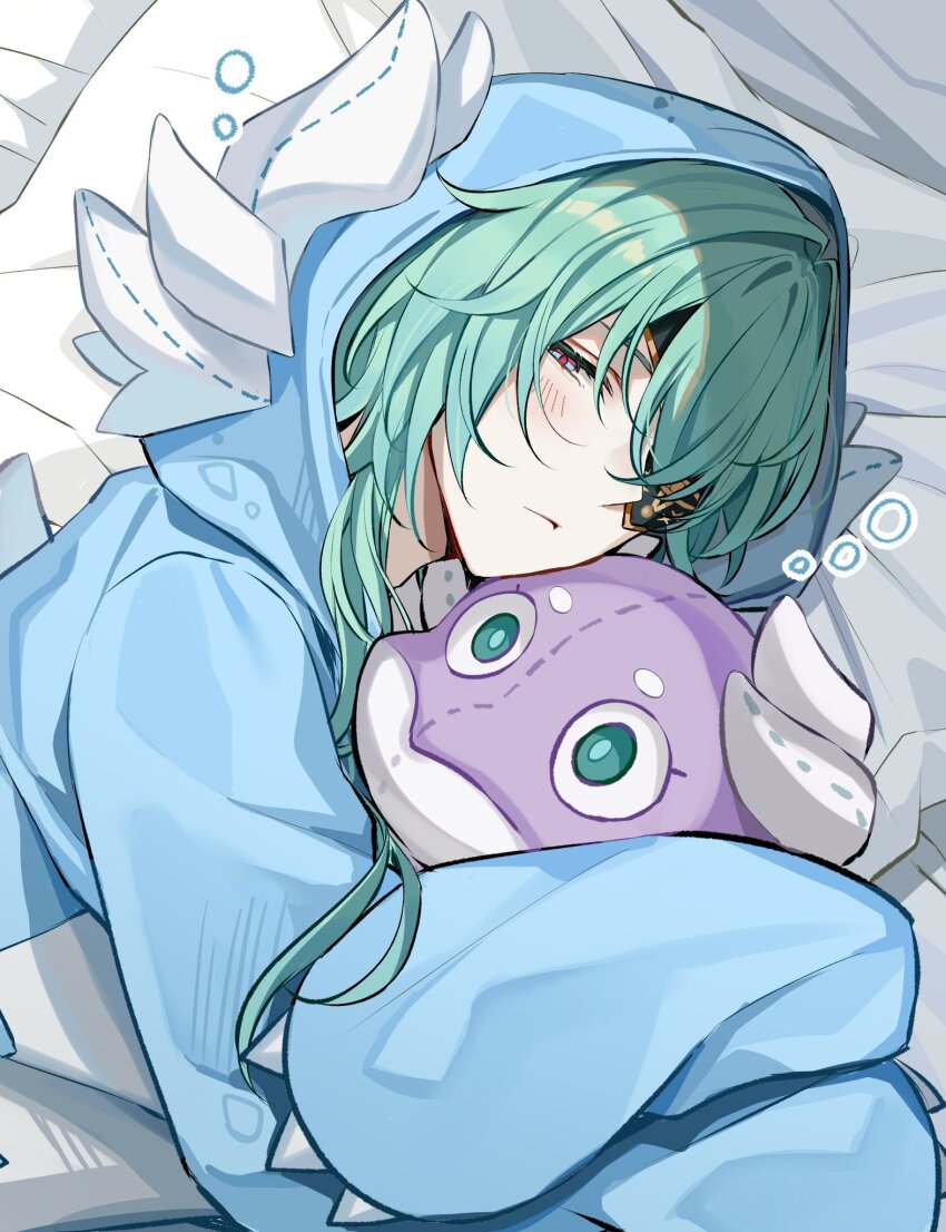 1boy :&lt; anaxa_(honkai:_star_rail) animal_costume blue_eyes blush commentary_request cosplay dromas_(honkai:_star_rail) eyepatch green_hair half-closed_eyes highres honkai:_star_rail honkai_(series) hood hood_up hugging_object kigurumi long_hair long_sleeves lying male_focus mattress multicolored_eyes on_side pillow pink_eyes ponytail seyanaso solo squeans stuffed_toy two-tone_eyes upper_body