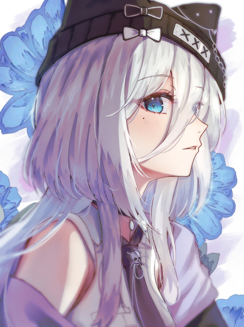 1girl absurdres alternate_costume black_bow black_choker black_hat black_necktie blue_eyes blue_flower bow choker collared_shirt commentary detached_sleeves eyes_visible_through_hair flower hair_between_eyes hair_over_shoulder hat hat_bow highres jewelry kaga_sumire light_blush long_hair looking_at_viewer necklace necktie parted_lips portrait profile shirt single_bare_shoulder skull skull_necklace sleeveless sleeveless_shirt solo sowon_(sowonhae) virtual_youtuber vspo! white_bow white_hair
