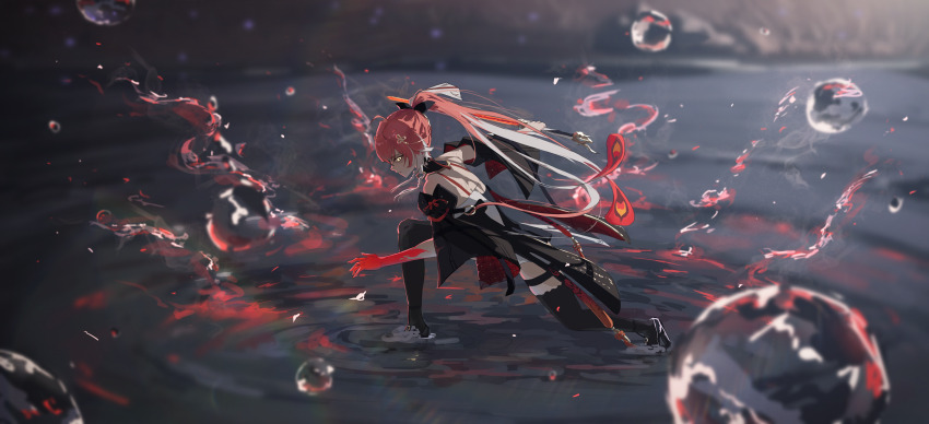 1girl absurdres ahoge bare_shoulders black_bow black_footwear black_jacket black_sleeves black_thighhighs bow changli_(wuthering_waves) closed_mouth colored_extremities commentary detached_sleeves eien_001 feather_hair from_side hair_bow hair_ornament highres holding holding_sword holding_weapon jacket long_hair looking_at_viewer multicolored_hair pink_hair ponytail profile red_hands shoulder_blades sidelocks solo speech_bubble sword thigh_strap thighhighs two-tone_hair very_long_hair weapon white_hair wuthering_waves yellow_eyes