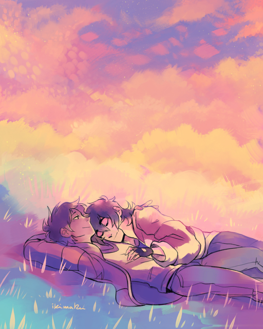 2boys black_hair couple cuddling fingerless_gloves gloves highres hyakujuu-ou_golion ikimaru keith_(voltron) lance_(voltron) lying lying_on_person multiple_boys on_back short_hair tagme yaoi