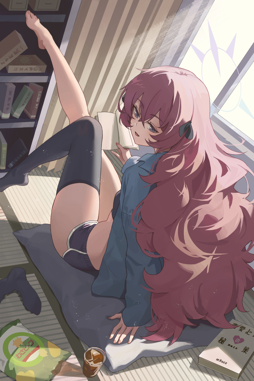 1girl alternate_costume arm_at_side barefoot black_bow black_shoes black_shorts black_thighhighs blue_archive book bookshelf bow casual commentary crossed_bangs day dolphin_shorts fluffy_hair full_body grey_eyes hair_between_eyes hair_bow halo highres holding holding_book indoors iroha_(blue_archive) knee_up leg_up legs light_rays long_hair looking_at_viewer looking_back open_mouth purple_halo red_hair relaxing sejin shoes shorts sidelighting single_thighhigh sitting slit_pupils smile solo sunbeam sunlight tatami thighhighs thighs toes very_long_hair