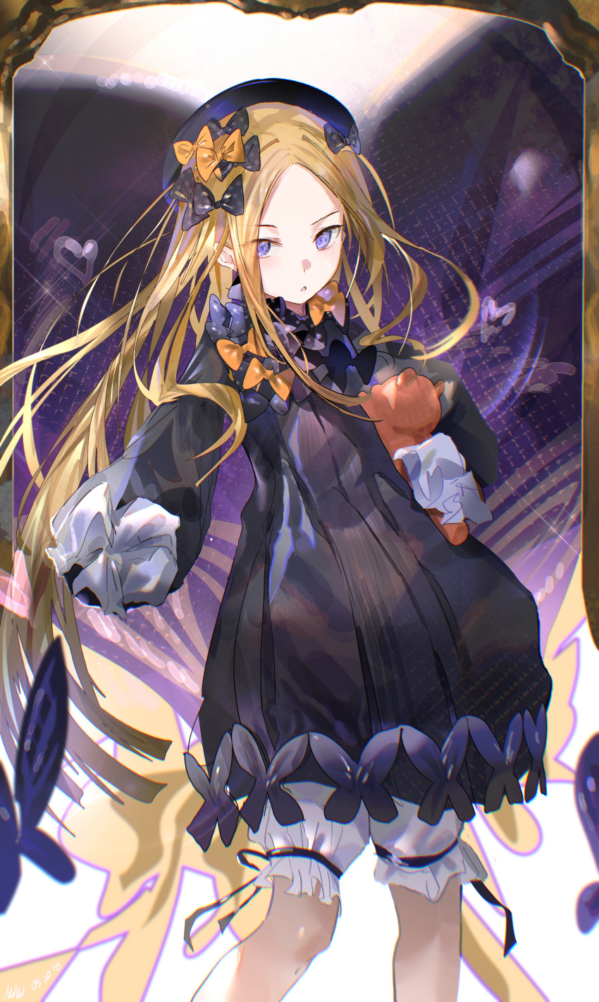 1girl abigail_williams_(fate) absurdres black_bow blonde_hair bloomers blue_eyes bow chinese_commentary commentary_request fate/grand_order fate_(series) forehead hair_bow hat highres long_hair milbi multiple_hair_bows orange_bow parted_bangs polka_dot polka_dot_bow sleeves_past_fingers sleeves_past_wrists solo stuffed_animal stuffed_toy teddy_bear too_many_bows underwear white_bloomers