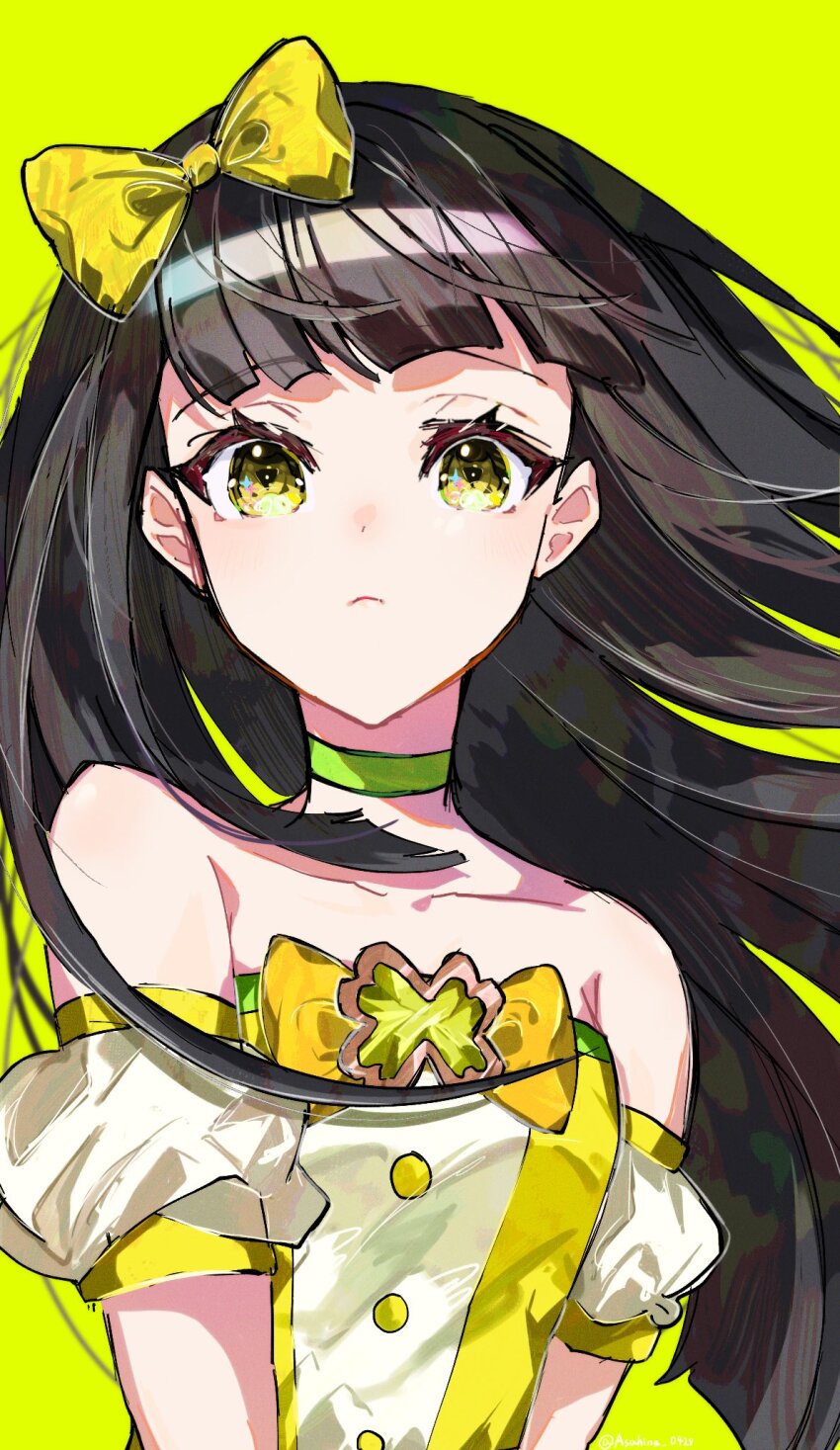1girl asahina_(asahina_0428) bare_shoulders black_hair blunt_bangs bow choker closed_mouth commentary_request detached_sleeves green_background green_choker hair_bow highres himitsu_no_aipri idol_clothes long_hair looking_at_viewer mika_pikazo_(style) pretty_series puffy_detached_sleeves puffy_sleeves simple_background solo suzukaze_tsumugi symbol-shaped_pupils triangle-shaped_pupils upper_body yellow_background yellow_bow yellow_eyes