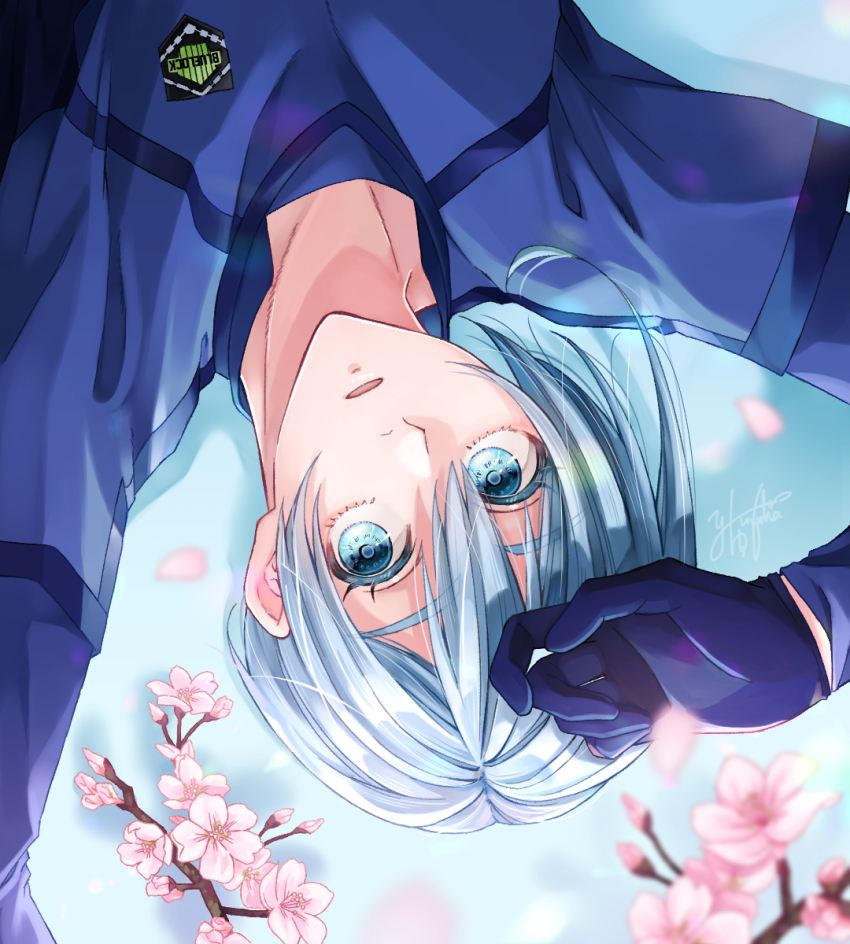 1boy arms_up blue_eyes blue_gloves blue_hair blue_lock blue_shirt commentary flower gloves highres long_sleeves looking_at_viewer male_focus pink_flower shirt short_hair soccer_uniform solo sportswear upper_body upside-down you_hiori yuzukarin728