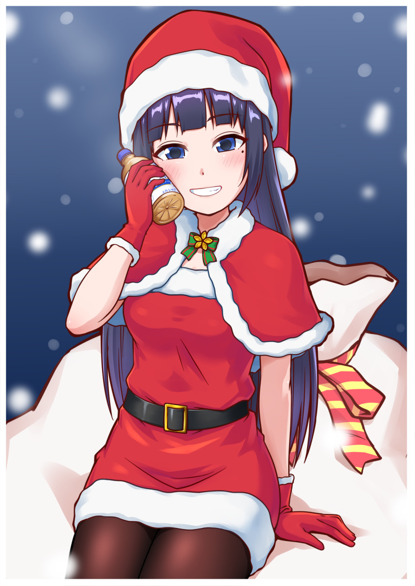 1girl aoi_ch. black_hair black_pantyhose blue_eyes bottle capelet christmas commentary dress fuji_aoi fur-trimmed_capelet fur-trimmed_dress fur-trimmed_gloves fur_trim gloves goriate grin half-closed_eyes hat highres holding holding_bottle long_hair looking_at_viewer mole mole_under_eye night outdoors pantyhose red_capelet red_dress red_gloves red_hat sack santa_costume santa_dress santa_gloves santa_hat short_dress sitting smile snowing solo virtual_youtuber