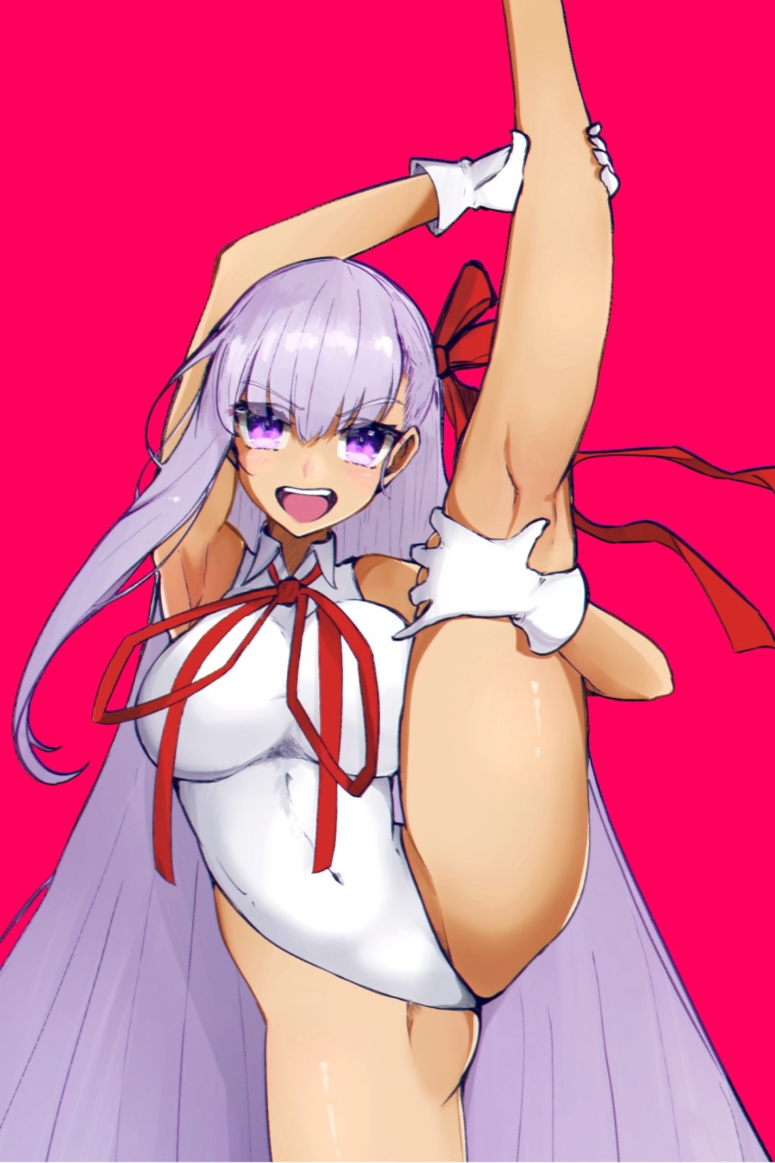 1girl bb_(fate) bb_(swimsuit_mooncancer)_(fate) bb_(swimsuit_mooncancer)_(third_ascension)_(fate) breasts collared_leotard commentary_request fate/grand_order fate_(series) gloves hair_ribbon highleg highleg_leotard highres large_breasts leotard long_hair looking_at_viewer neck_ribbon official_alternate_eye_color popped_collar purple_eyes purple_hair red_background red_ribbon ribbon simple_background smile solo split standing standing_on_one_leg standing_split toji_juukou very_long_hair white_gloves white_leotard