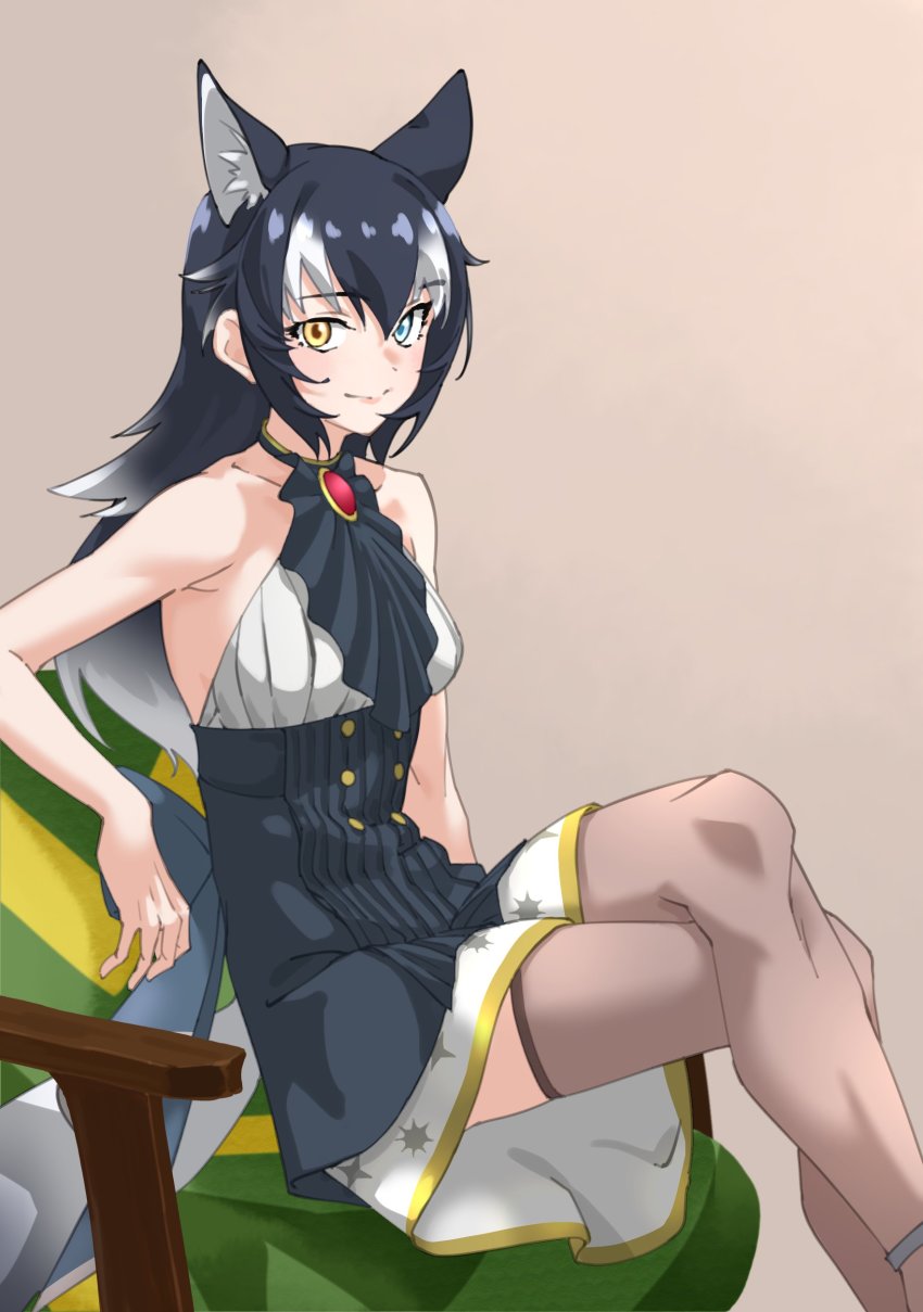 1girl absurdres animal_ear_fluff animal_ears ascot bare_arms black_dress black_hair brooch crossed_legs dress gem grey_wolf_(kemono_friends) hair_between_eyes heterochromia highres jewelry kemono_friends long_hair looking_at_viewer multicolored_hair seat sitting sleeveless sleeveless_dress smile solo tail tanabe_(fueisei) thighhighs two-tone_hair white_hair wolf_ears wolf_girl wolf_tail