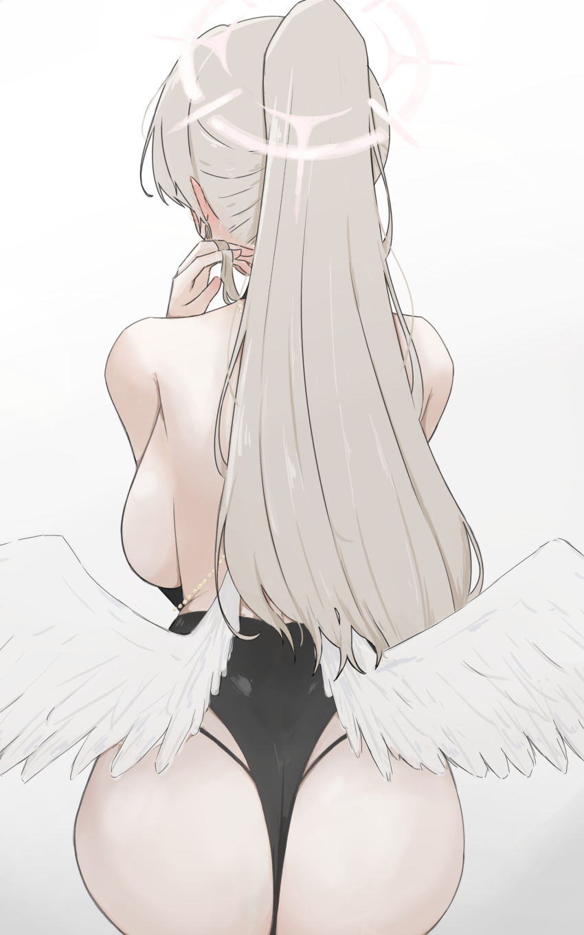 1girl absurdres angel_wings ass black_one-piece_swimsuit blue_archive feathered_wings from_behind halo highres low_wings nagisa_(blue_archive) nagisa_(swimsuit)_(blue_archive) official_alternate_hairstyle one-piece_swimsuit pink_halo simple_background solo swimsuit user_gjsc2754 white_background white_wings wings