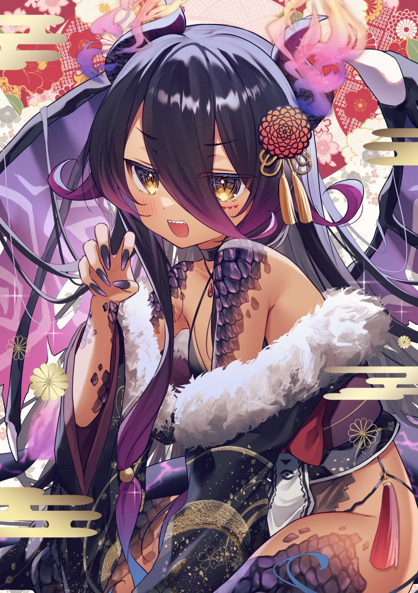 1girl absurdres black_hair black_kimono blush dark-skinned_female dark_skin dragon_girl dragon_horns dragon_tail dragon_wings fingernails fur_trim gradient_hair gyozanuko hair_between_eyes hair_ornament highres horns japanese_clothes kimono long_hair looking_at_viewer mauro_(monmusu_td) monster_girl monster_musume_td multicolored_hair obi open_mouth purple_hair sash scales sharp_fingernails sharp_teeth smile solo tail tassel teeth two-tone_hair upper_teeth_only wings yellow_eyes