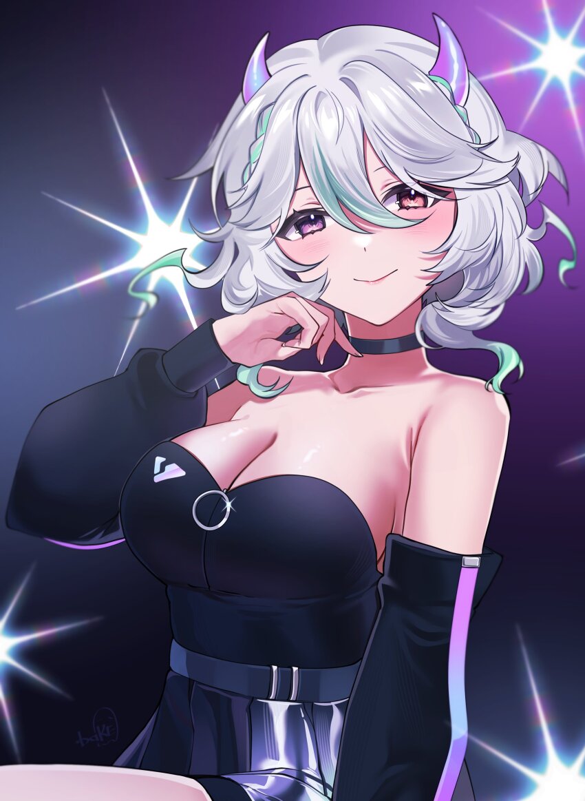 1girl absurdres alias_anono alternate_costume bare_shoulders black_choker black_shirt black_skirt braid breasts choker closed_mouth commentary detached_sleeves diffraction_spikes english_commentary green_hair grey_hair hair_between_eyes heterochromia highres horns large_breasts looking_at_viewer multicolored_hair pink_eyes pleated_skirt purple_eyes shirt short_hair signature skirt smile solo sparkle streaked_hair v4mirai virtual_youtuber wakiobake