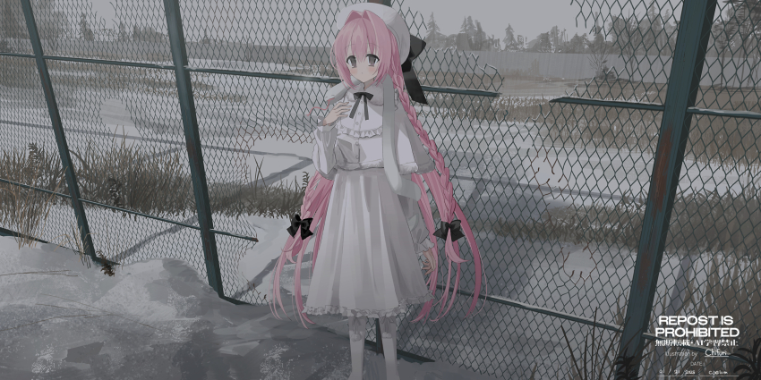 1girl artist_name beret black_bow blush bow braid capelet chain-link_fence chihuri closed_mouth commentary_request damaged dated dress english_text fence fur-trimmed_capelet fur_trim hair_bow hair_intakes hand_up hat highres hole long_hair nea_(chihuri) original outdoors overcast pantyhose pink_hair purple_eyes sky solo standing twin_braids very_long_hair watermark white_capelet white_dress white_hat white_pantyhose