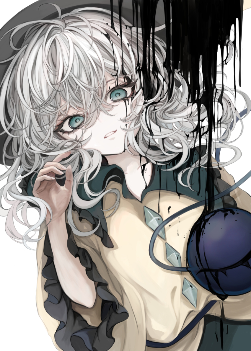 1girl black_hat black_liquid blouse buttons commentary diamond_button fingernails frilled_shirt_collar frilled_sleeves frills green_eyes green_skirt hair_between_eyes hand_up hasunokaeru hat highres komeiji_koishi long_hair long_sleeves looking_at_viewer messy_hair parted_lips shirt simple_background skirt solo third_eye touhou upper_body white_background white_hair wide_sleeves yellow_shirt
