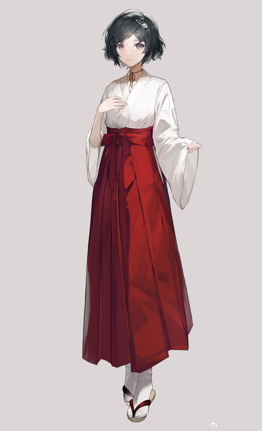 1boy absurdres androgynous black_hair damingshimingyan full_body girls&#039;_frontline girls&#039;_frontline_neural_cloud grey_background hakama hakama_skirt highres japanese_clothes kimono neck_ribbon official_art purple_eyes red_hakama ribbon skirt solo steins;gate tabi trap urushibara_ruka watermark weibo_username weibo_watermark white_kimono wide_sleeves