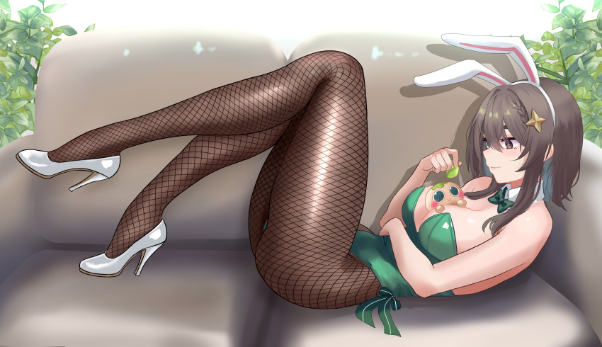 1girl absurdres between_breasts black_hair black_pantyhose bow bowtie breasts cleavage colored_inner_hair couch creature esteban_(estebaneishon) fishnet_pantyhose fishnets green_bow green_bowtie green_leotard grey_hair hair_ornament high_heels highres chromashift indie_virtual_youtuber large_breasts leotard lying medium_breasts meica_(vtuber) multicolored_hair pantyhose patent_heels playboy_bunny pumps shoes side-tie_leotard star_(symbol) star_hair_ornament stiletto_heels virtual_youtuber white_shoes