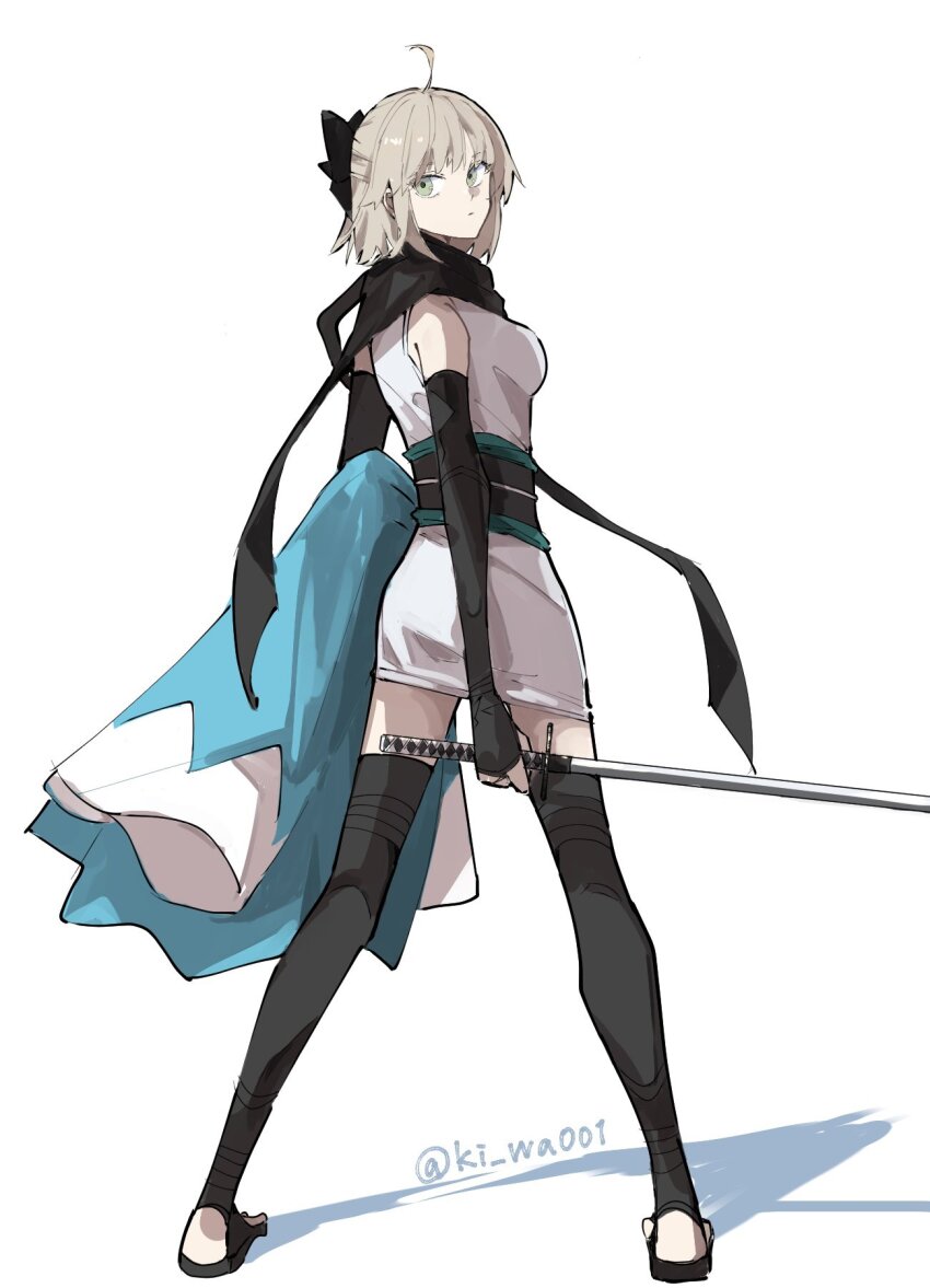 1girl ahoge bare_shoulders black_bow black_scarf blonde_hair blue_haori bow closed_mouth commentary_request detached_sleeves fate/grand_order fate_(series) from_behind full_body green_eyes hair_bow half_updo haori highres holding holding_sword holding_weapon japanese_clothes katana ki_wa001 koha-ace looking_at_viewer obi okita_souji_(fate) okita_souji_(koha-ace) sash scarf shadow shinsengumi short_hair simple_background solo sword twitter_username weapon white_background