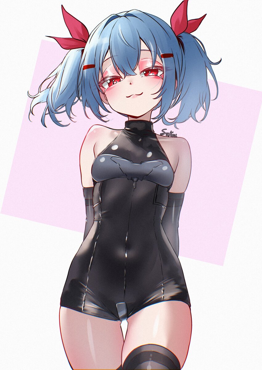 1girl :3 absurdres arms_behind_back black_gloves black_leotard black_thighhighs bow breasts closed_mouth colphne_(girls&#039;_frontline_2) commentary crotch_plate elbow_gloves english_commentary fukou girls&#039;_frontline girls&#039;_frontline_2:_exilium gloves gluteal_fold hair_bow highres leotard looking_at_viewer multicolored_hair pink_background red_bow red_eyes short_hair short_twintails simple_background small_breasts smile solo thighhighs twintails two-tone_hair white_background