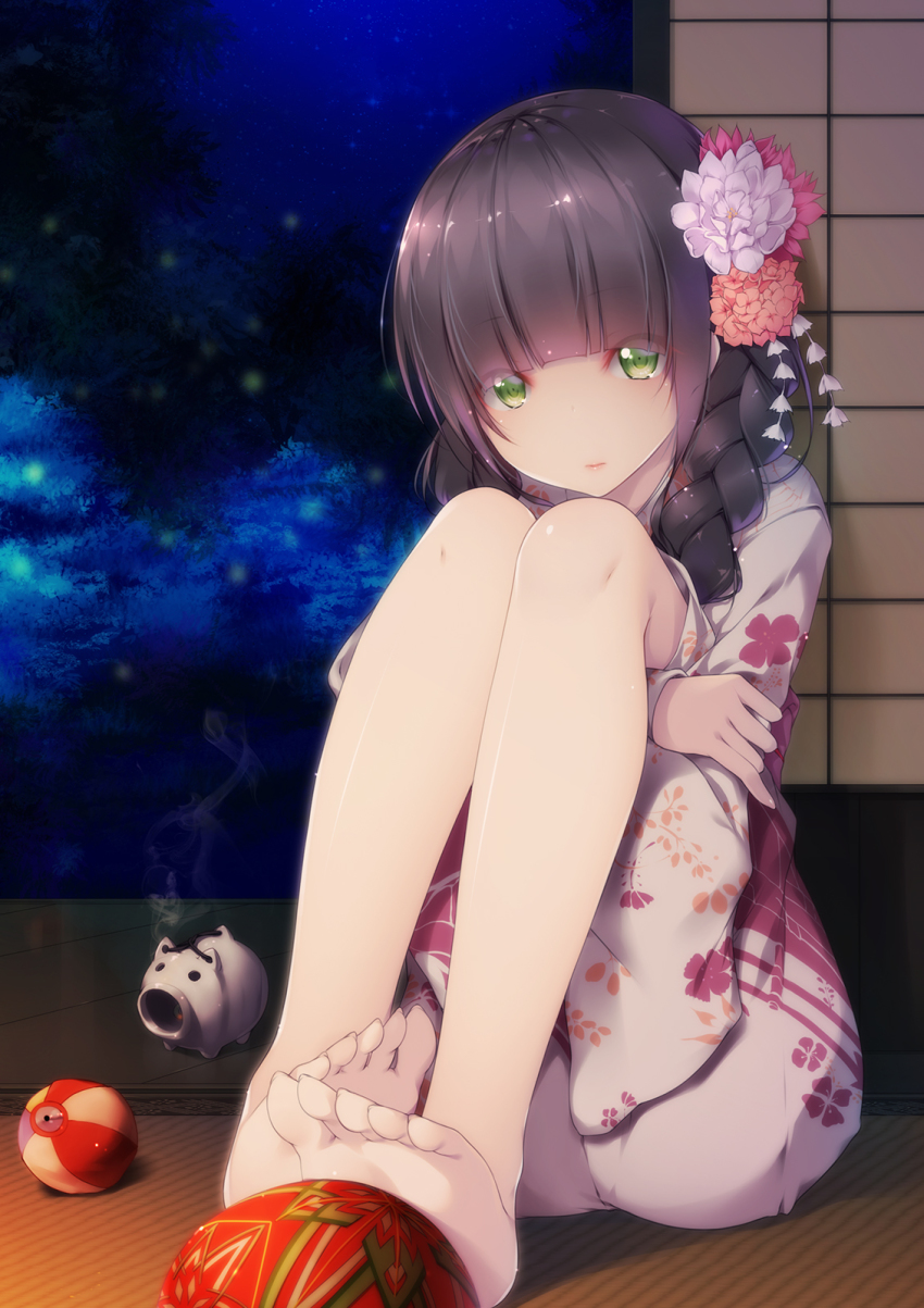 1girl ball bare_legs barefoot black_hair blunt_bangs braid closed_mouth commentary_request feet female_focus floral_print flower green_eyes hair_flower hair_ornament highres hugging_own_legs incense indoors japanese_clothes kayari_buta kimono knees_up legs_together long_hair looking_at_viewer night night_sky original pig porch shokuyou_mogura side_braid single_braid sitting sky sliding_doors soles solo star_(sky) starry_sky tatami toes veranda yukata