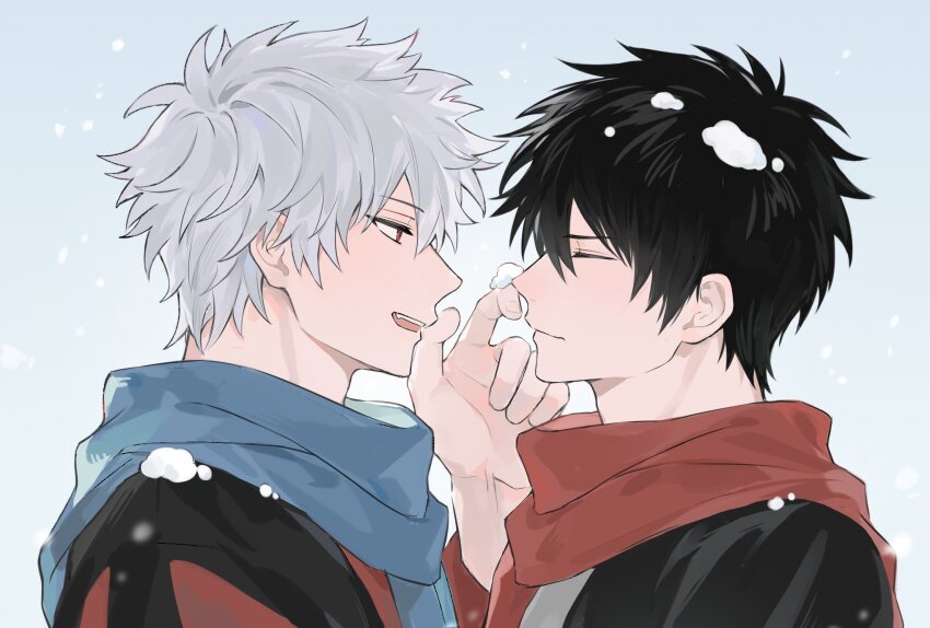 2boys adam&#039;s_apple arm_up black_hair black_shirt blue_scarf closed_eyes closed_mouth commentary gintama grey_hair highres hijikata_toushirou jin_(zhaomu_u) male_focus multiple_boys open_mouth parted_bangs red_eyes red_scarf sakata_gintoki scarf shirt short_hair smile snow snow_on_head snowing teeth upper_teeth_only winter