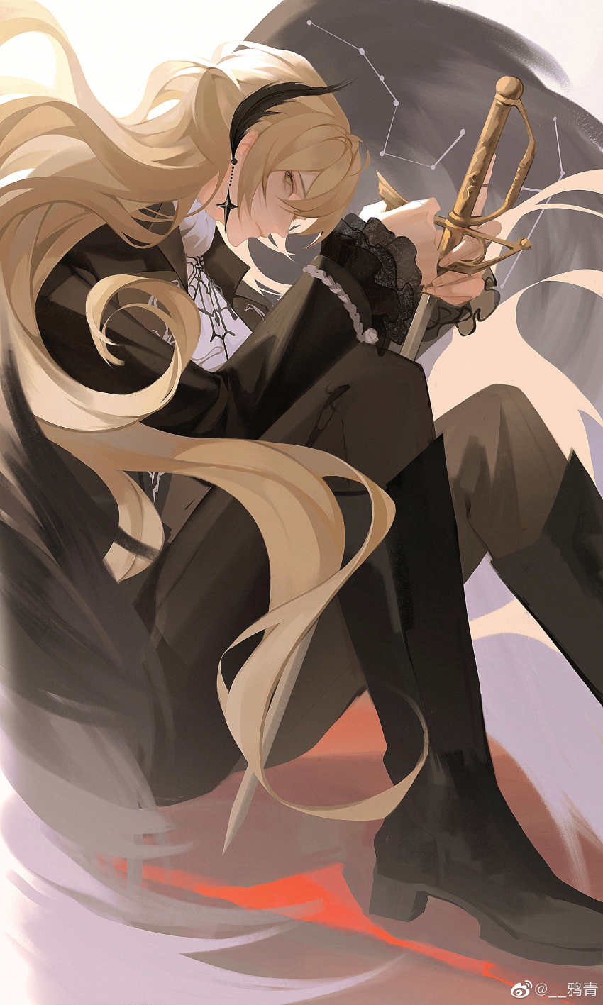 1boy absurdres alkaid_mcgrath alkaid_mcgrath_(until_the_end_of_time) angel_wings ascot between_legs black_boots black_jacket black_pants black_wings blonde_hair boots chinese_commentary closed_mouth constellation earrings expressionless feather_hair_ornament feathered_wings feathers foot_out_of_frame from_side green_eyes hair_between_eyes hair_ornament half_updo highres holding holding_sword holding_weapon jacket jewelry knee_boots knees_up lace-trimmed_sleeves lace_trim long_hair long_sleeves looking_at_viewer lovebrush_chronicles male_focus pants profile shirt sideways_glance sitting star_(symbol) star_earrings sword very_long_hair watermark wavy_hair weapon weibo_watermark white_ascot white_shirt winged_sword wings yaqing