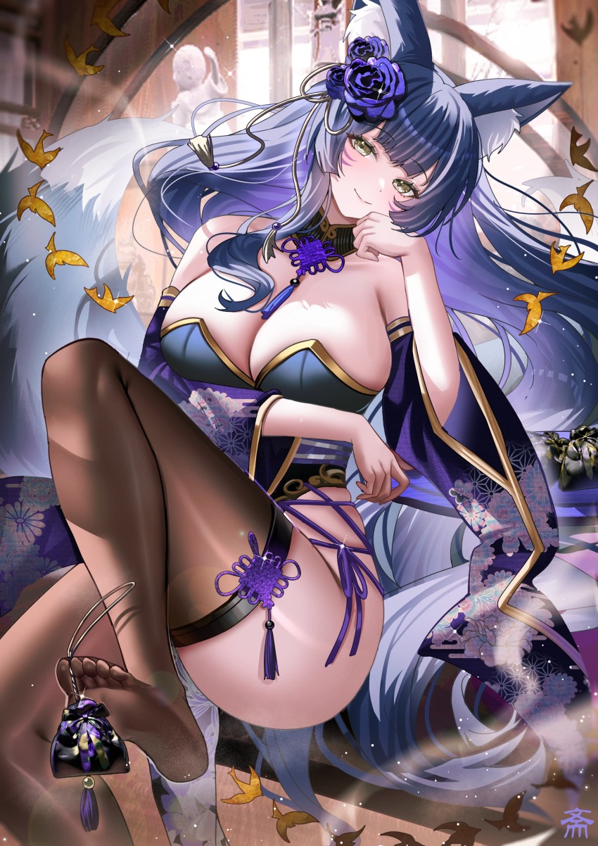 1girl absurdres alternate_costume animal_ears azur_lane bare_shoulders black_thighhighs breasts closed_mouth foot_out_of_frame fox_ears fox_girl hair_ornament head_tilt highres japanese_clothes large_breasts long_hair looking_at_viewer musashi_(azur_lane) smile soles solo tansuan_(ensj3875) thighhighs thighs wide_sleeves yellow_eyes