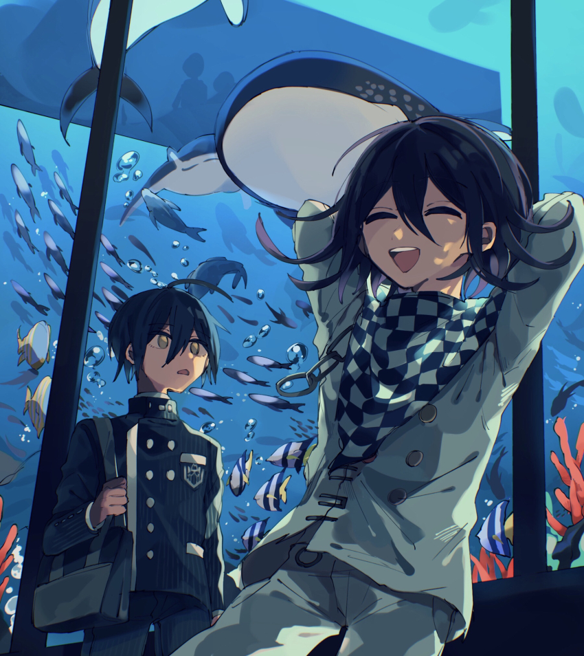 2boys ahoge air_bubble aquarium arms_behind_head bag black_hair black_jacket brown_eyes bubble buttons checkered_clothes checkered_scarf closed_eyes collared_jacket commentary_request coral danganronpa_(series) danganronpa_v3:_killing_harmony double-breasted fish fish_tank flipped_hair hair_between_eyes happy highres jacket long_sleeves male_focus multicolored_buttons multiple_boys nemari_(nemaru_0907) oma_kokichi open_mouth pants pinstripe_jacket pinstripe_pants pinstripe_pattern purple_hair saihara_shuichi scarf school_bag school_uniform short_hair sidelighting smile straitjacket striped_clothes striped_jacket striped_pants tropical_fish two-tone_scarf upper_body vertical-striped_sleeves water whale