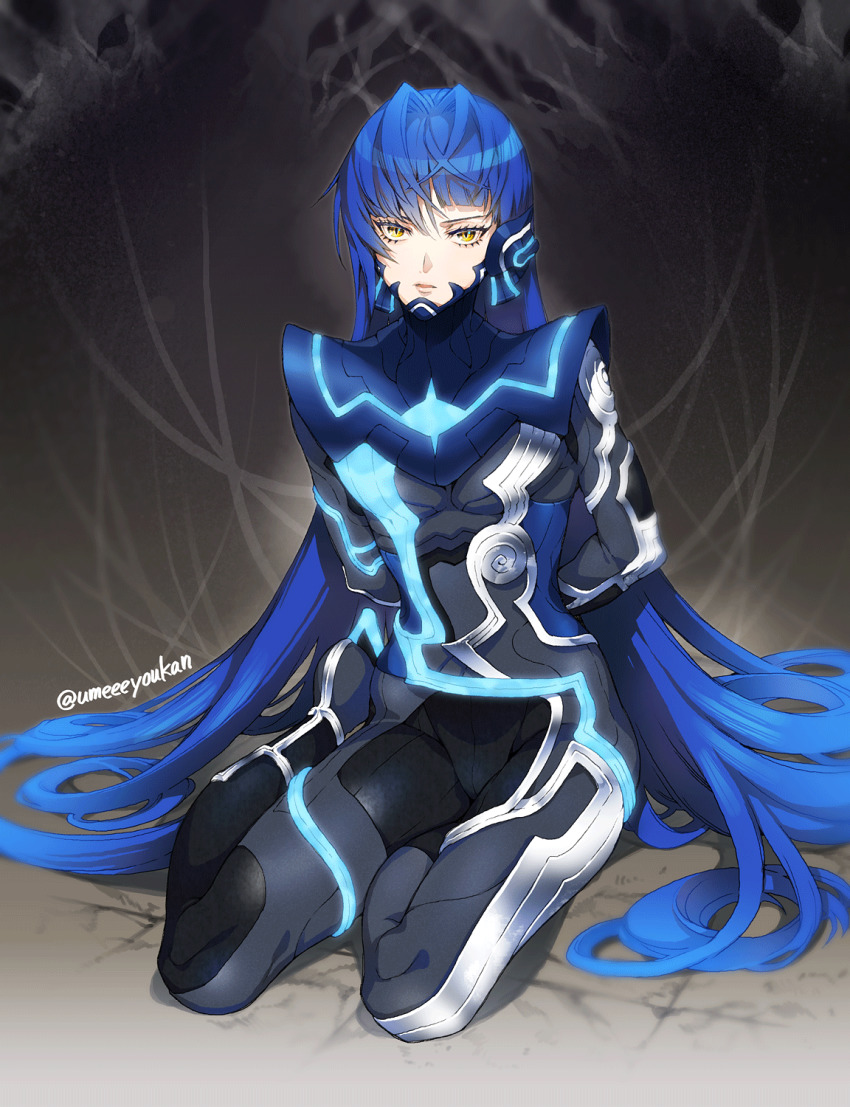 1boy androgynous arms_behind_back asymmetrical_bangs asymmetrical_hair blue_hair bodysuit commentary_request eyelashes full_body glowing grey_background highres long_hair looking_at_viewer male_focus on_ground parted_lips protagonist_(smtv) shin_megami_tensei shin_megami_tensei_v sidelocks sitting solo twitter_username umeeeyoukan very_long_hair yellow_eyes yokozuwari