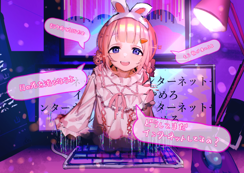 1girl absurdres animal_ear_hairband animal_ears blue_eyes carrot_hair_ornament computer_keyboard computer_mouse fake_animal_ears food-themed_hair_ornament hair_ornament hairband highres looking_at_viewer mochino_ron monitor nijisanji open_mouth pink_hair solo speech_bubble suo_sango suo_sango_(2nd_costume) teeth translation_request upper_teeth_only virtual_youtuber