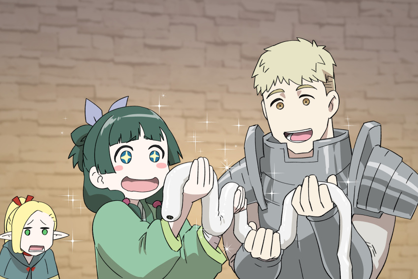 +_+ 1boy 2girls :d animal armor beads blonde_hair blue_cape blue_eyes blunt_bangs blush_stickers cape chinese_clothes commentary_request crossover dungeon_meshi elf green_eyes green_hair hair_beads hair_ornament hair_ribbon hanfu highres holding holding_animal indoors kusuriya_no_hitorigoto laios_touden leech long_hair long_sleeves low-tied_long_hair maomao_(kusuriya_no_hitorigoto) marcille_donato multiple_girls open_mouth plate_armor pointy_ears ponytail ribbon season_connection short_hair smile sparkle ueyama_michirou upper_body white_ribbon worm