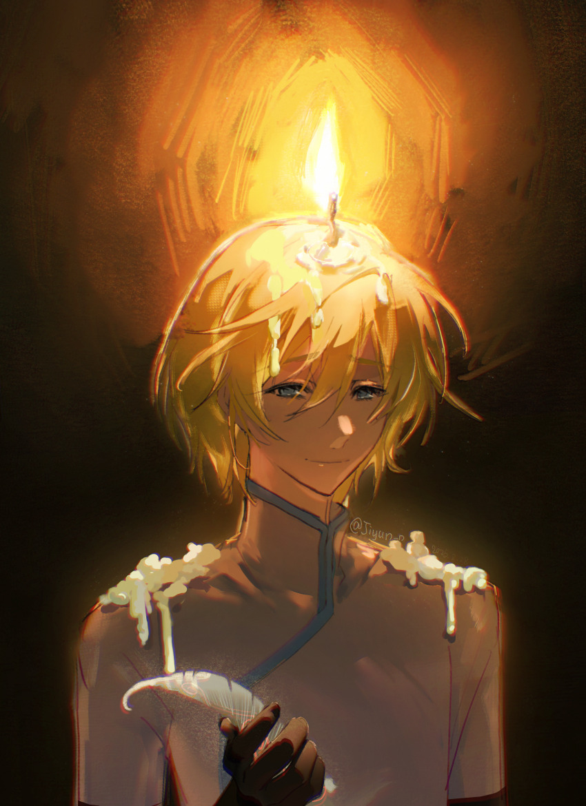 1boy absurdres black_gloves blonde_hair blue_eyes candle candle_on_head candle_wax chinese_commentary closed_mouth commentary_request fai_d._flowright feathers fire gloves hair_between_eyes hand_up highres holding holding_feather male_focus shirt short_hair shuimian_feixing smile solo tsubasa_chronicle upper_body variant_set white_shirt
