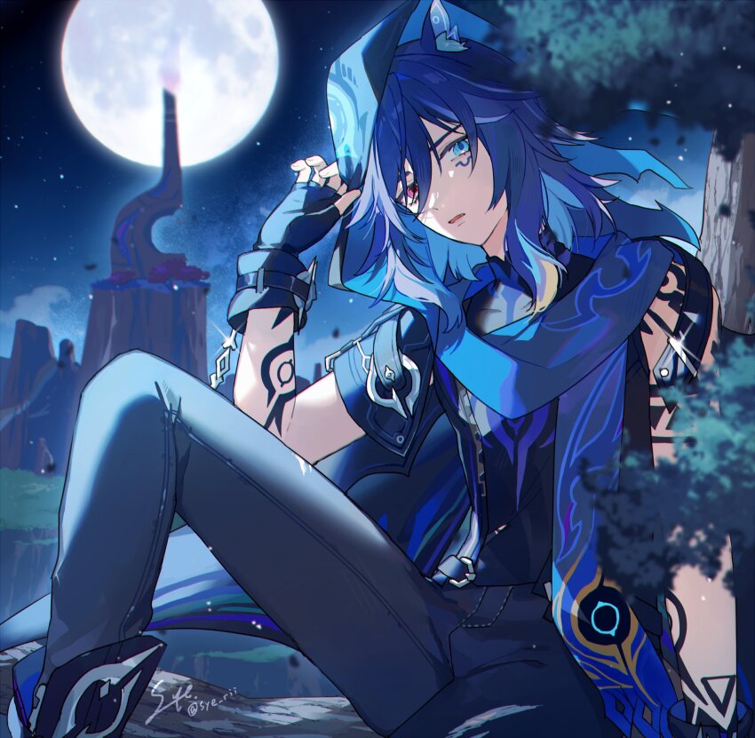 1boy animal_ear_fluff animal_ears arm_tattoo artist_name bat_ears black_gloves black_jacket black_shirt blue_eyes blue_hair blue_scarf blurry blurry_foreground commentary_request cropped_jacket facial_mark fang fingerless_gloves full_moon genshin_impact glint gloves grey_pants hair_between_eyes hand_up heterochromia highres hood hood_up hooded_jacket jacket knee_up looking_at_viewer male_focus medium_hair moon mountain multicolored_hair night night_sky open_mouth ororon_(genshin_impact) outdoors pants purple_eyes purple_hair purple_shirt scarf shirt shoulder_tattoo sidelocks signature sitting sky sleeveless sleeveless_shirt solo streaked_hair syerii tattoo tree twitter_username
