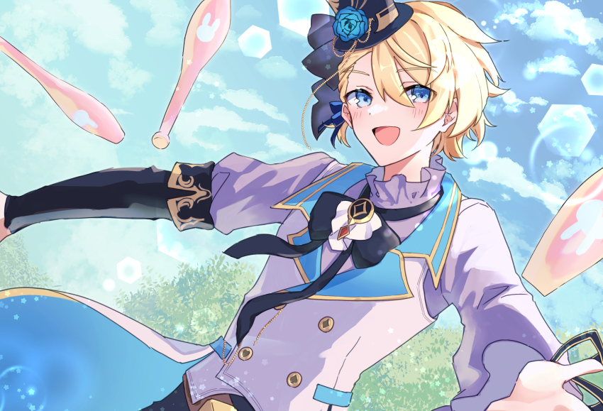 0_sakana_san 1boy :d asymmetrical_bangs asymmetrical_sleeves black_bow black_bowtie black_hat blonde_hair blue_eyes blue_flower blue_ribbon blue_rose bow bowtie brooch buttons cloud coattails day double-breasted flower frilled_shirt_collar frills grey_shirt hair_between_eyes hair_ribbon hat hat_flower hat_ornament highres holostars jewelry juggling juggling_club kishido_temma lens_flare looking_at_viewer male_focus mini_hat mini_top_hat official_alternate_costume open_mouth ribbon rose shirt short_hair smile solo top_hat tree upper_body vest virtual_youtuber white_vest