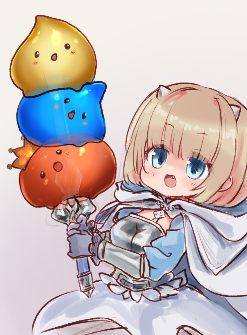 1girl armor black_gloves blonde_hair blue_eyes blush blush_stickers breastplate breasts brown_dust_(series) brown_dust_2 cloak crown demon_horns eyebrows_hidden_by_hair fang from_side gloves grey_background hair_between_eyes highres hiro1417 holding holding_sword holding_weapon hood hooded_cloak horns jewelry justia_(brown_dust) justia_(white_reaper)_(brown_dust) looking_at_creature mini_crown necklace open_mouth pearl_necklace short_hair simple_background skewer slime_(creature) small_breasts small_horns smile solo sword vambraces weapon white_cloak