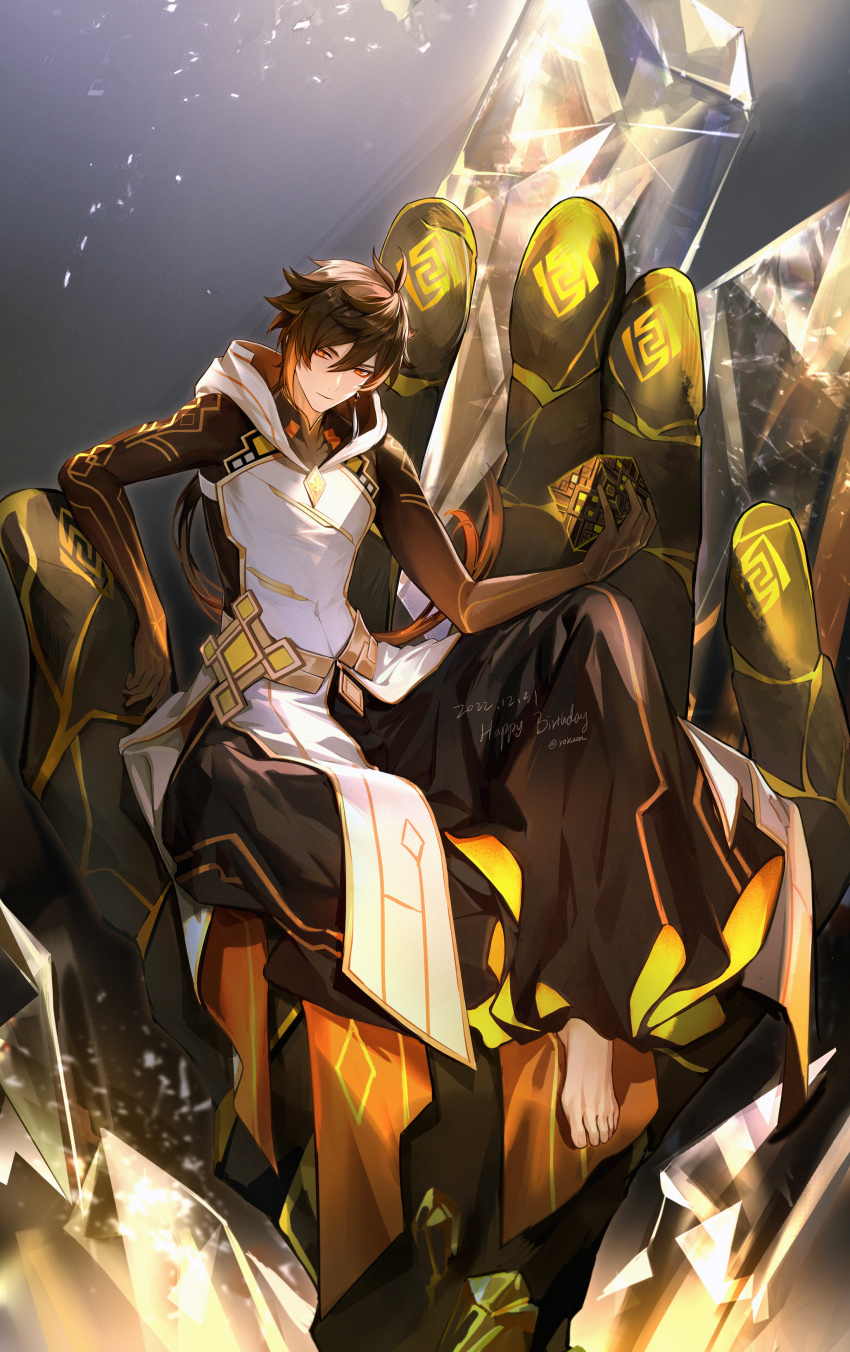 1boy absurdres antenna_hair artist_name baggy_pants barefoot black_pants brown_eyes brown_hair closed_mouth coat commentary_request covered_navel crystal cube dated eyeliner feet floating_hair full_body gem genshin_impact giant_hand gold_trim gradient_hair grey_background hair_between_eyes happy_birthday highres holding hood hood_down hooded_coat light_rays long_hair looking_at_viewer low_ponytail male_focus mandarin_collar multicolored_hair orange_hair pants ponytail red_eyeliner rokuon serious sidelocks sitting solo toes twitter_username very_long_hair white_coat zhongli_(archon)_(genshin_impact) zhongli_(genshin_impact)