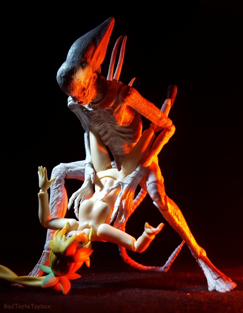 1girl alien blonde_hair colored_skin elf figma hands_on_own_hips highres interspecies leafa_(sao) monster_sex neca neomorph no_eyes photo_(medium) pointy_ears rape revoltech sex simple_background standing standing_sex sword_art_online tail toy waist_grab white_skin