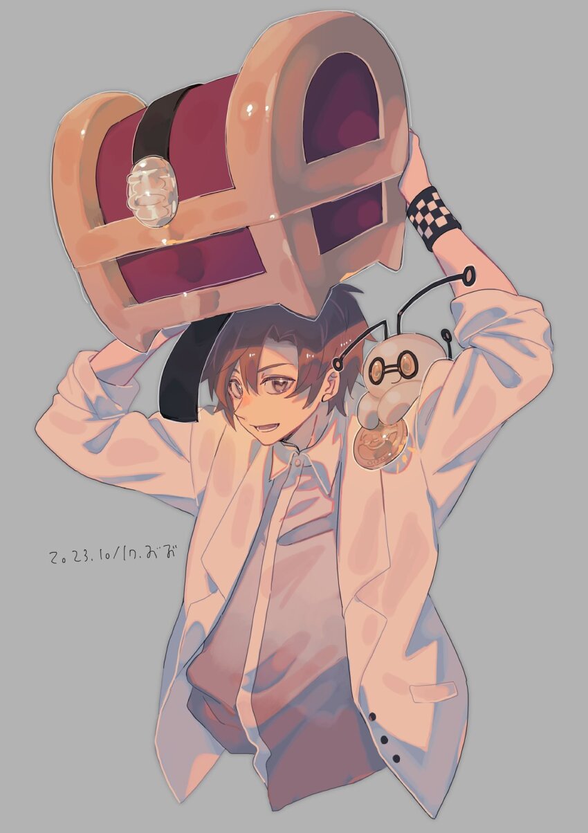 1boy arms_up blazer brbr_vrvr brown_eyes brown_hair cevio checkered_wristband coin collared_shirt commentary_request cropped_torso crossover curtained_hair dated gimmighoul gimmighoul_(chest) gimmighoul_(roaming) gold_coin grey_background grey_shirt highres holding jacket looking_at_viewer lower_teeth_only male_focus nintendo on_shoulder open_clothes open_jacket open_mouth pokemon pokemon_(creature) pokemon_on_shoulder shirt short_hair signature simple_background sleeves_rolled_up smile solo takahashi_amato teeth three-quarter_sleeves treasure_chest white_jacket wristband
