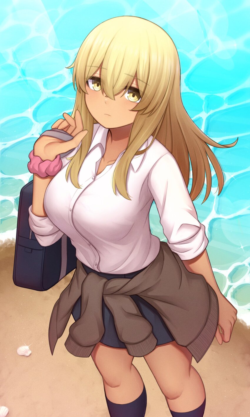 1girl absurdres atorie bag beach black_skirt black_socks blue_bag breasts brown_cardigan cardigan cardigan_around_waist clothes_around_waist crossed_bangs expressionless from_above hair_between_eyes higa_kana highres holding holding_bag large_breasts long_hair looking_at_viewer ocean okinawa_de_suki_ni_natta_ko_ga_hougen_sugite_tsurasugiru outdoors pink_scrunchie sand school_bag school_uniform scrunchie shirt skirt sleeves_rolled_up socks solo white_shirt wrist_scrunchie yellow_eyes