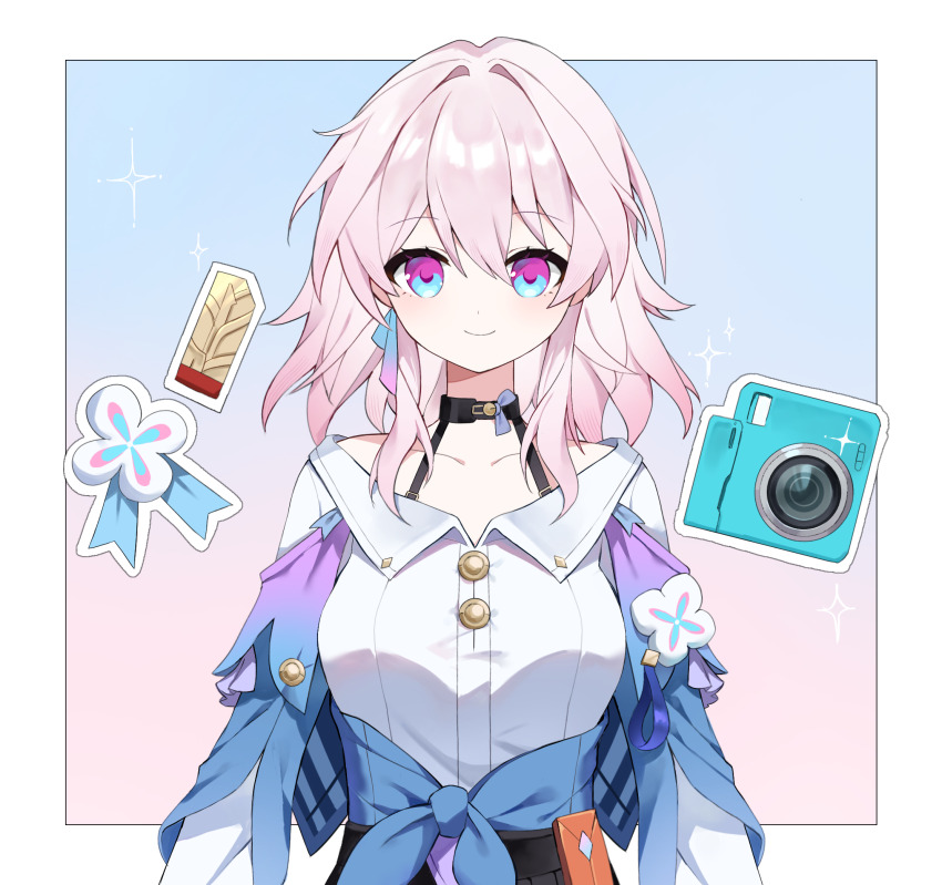 1girl black_choker blue_background blue_eyes blue_jacket bra_strap breasts camera choker collarbone gradient_background hair_intakes highres honkai:_star_rail honkai_(series) jacket long_sleeves looking_at_viewer march_7th_(honkai:_star_rail) march_7th_(preservation)_(honkai:_star_rail) medium_breasts medium_hair multicolored_eyes nirako_mona pink_background pink_hair purple_eyes shirt smile solo two-tone_eyes upper_body white_shirt