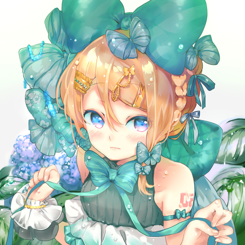 1girl aqua_bow aqua_bowtie bad_id bad_pixiv_id bare_shoulders beads blonde_hair bow bowtie bracelet braid collarbone commentary english_commentary female_focus flower gold hair_bow hair_ornament hair_ribbon highres holding holding_ribbon hydrangea jewelry kagamine_rin large_bow leaf oyamada_gamata ribbon short_hair shoulder_ribbon shoulder_tattoo sidelocks solo tattoo vocaloid water_drop white_background wristband