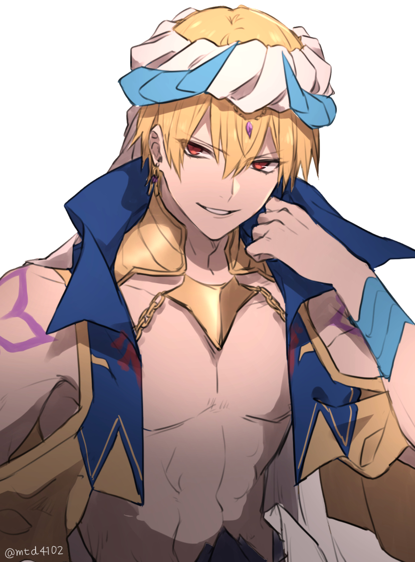 1boy abs blonde_hair commentary cropped_vest earrings fate/grand_order fate_(series) gilgamesh gilgamesh_(caster)_(fate) gilgamesh_(fate) hat highres jewelry male_focus navel red_eyes shoulder_tattoo smile solo tattoo tofu_(bean359) twitter_username upper_body vest white_hat