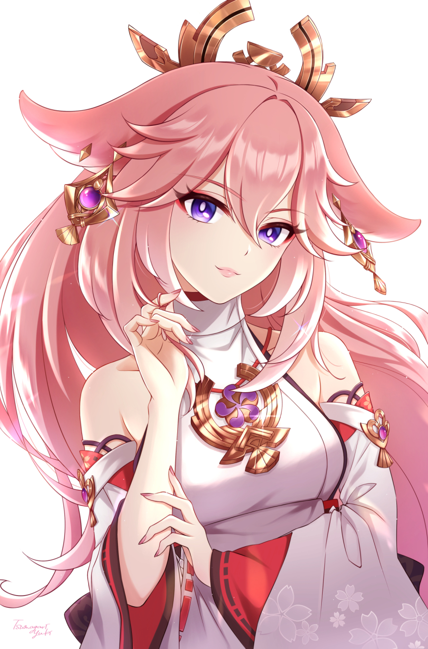1girl animal_ears bare_shoulders breasts bright_pupils commentary detached_sleeves eyeshadow fox_ears genshin_impact highres long_hair long_sleeves looking_at_viewer makeup medium_breasts pink_hair pink_lips purple_eyes shirt sleeveless sleeveless_shirt smile solo tsumagari_yuki upper_body very_long_hair white_background white_pupils white_shirt yae_miko