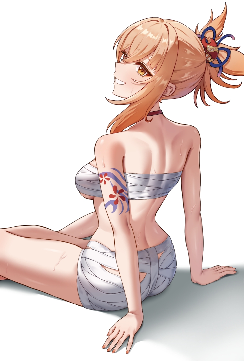 1girl arm_support arm_tattoo back blonde_hair blush breasts chest_sarashi choker commentary_request flower_tattoo genshin_impact highres kadokadokado looking_at_viewer median_furrow medium_breasts red_choker sarashi simple_background sitting smile solo tattoo thighs white_background yellow_eyes yoimiya_(genshin_impact)