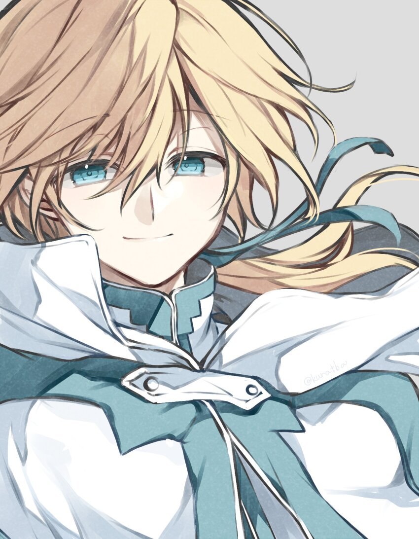 1boy blonde_hair blue_eyes blue_ribbon cloak closed_mouth fai_d._flowright floating_hair grey_background hair_between_eyes hair_ribbon highres hood hood_down hooded_cloak jacket kurabayashi long_hair looking_at_viewer low_ponytail male_focus ponytail ribbon simple_background smile solo tsubasa_chronicle upper_body white_cloak white_jacket