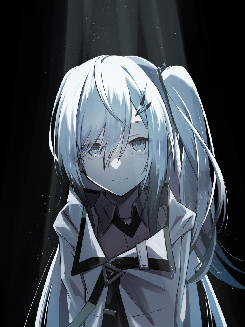 1girl absurdres allial_(coefont) arms_at_sides black_background closed_mouth coefont collared_shirt gradient_hair grey_hair grey_shirt hair_between_eyes hair_ornament hairclip head_tilt highres hood hood_down hooded_jacket jacket light_rays long_hair looking_at_viewer multicolored_hair shirt side_ponytail sidelocks simple_background sleeveless sleeveless_shirt smile solo straight-on teckinder upper_body white_hair white_jacket