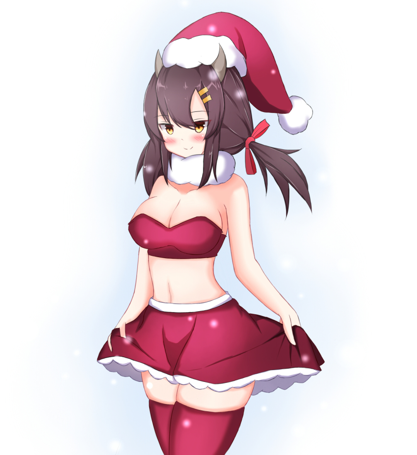 1girl alternate_costume azur_lane bare_shoulders blush bow breasts brown_hair christmas cleavage clothes_lift collarbone fur_scarf fur_trim gradient_background hair_between_eyes hair_bow hair_ornament hairclip hat highres horns large_breasts looking_at_viewer low_twintails medium_hair midriff nagara_(azur_lane) navel orange_eyes red_bow red_skirt red_thighhighs remingu santa_costume santa_hat scarf short_twintails sidelocks skindentation skirt skirt_hold skirt_lift smile snow solo strapless thighhighs twintails white_scarf zettai_ryouiki