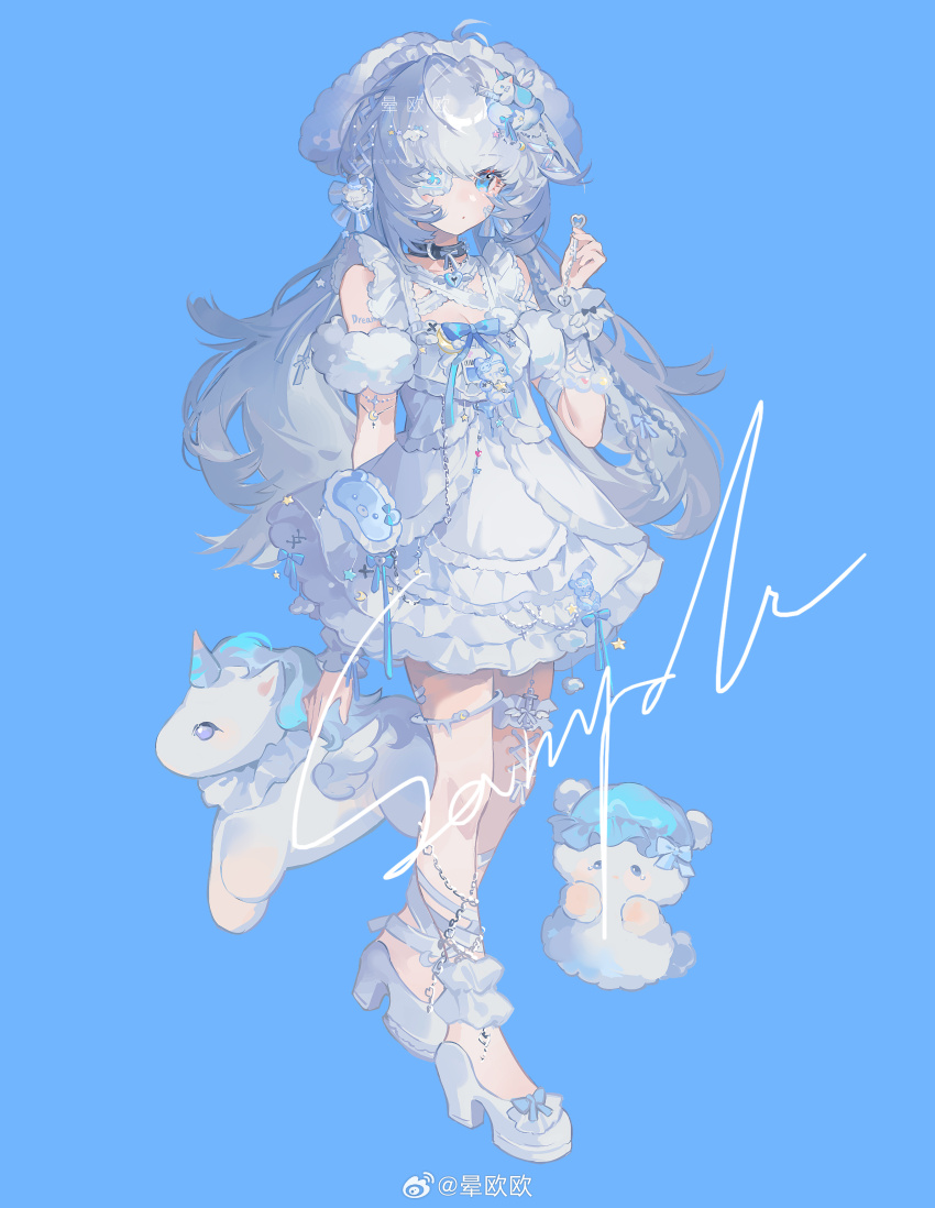 1girl :o absurdres ankle_ribbon arm_warmers bare_shoulders belt belt_buckle belt_collar black_belt blue_background blue_bow blue_eyes bow breasts buckle cleavage collar commission detached_sleeves dress eyepatch footwear_bow frilled_dress frilled_thigh_strap frilled_wrist_cuffs frills full_body fur-trimmed_arm_warmers fur_sleeves fur_trim grey_hair hair_bow hair_ornament hat heart heart_collar heart_hair_ornament high_heels highres holding holding_key key leg_ribbon long_hair looking_at_viewer medical_eyepatch original parted_lips puffy_short_sleeves puffy_sleeves pumps ribbon sample_watermark shoes short_dress short_sleeves simple_background sleeveless sleeveless_dress solo standing stitched_leg stitches studded_belt thigh_strap unicorn unicorn_hair_ornament very_long_hair watermark weibo_watermark white_arm_warmers white_bow white_dress white_hat white_ribbon white_shoes white_sleeves white_wrist_cuffs wrist_cuffs yunouou10