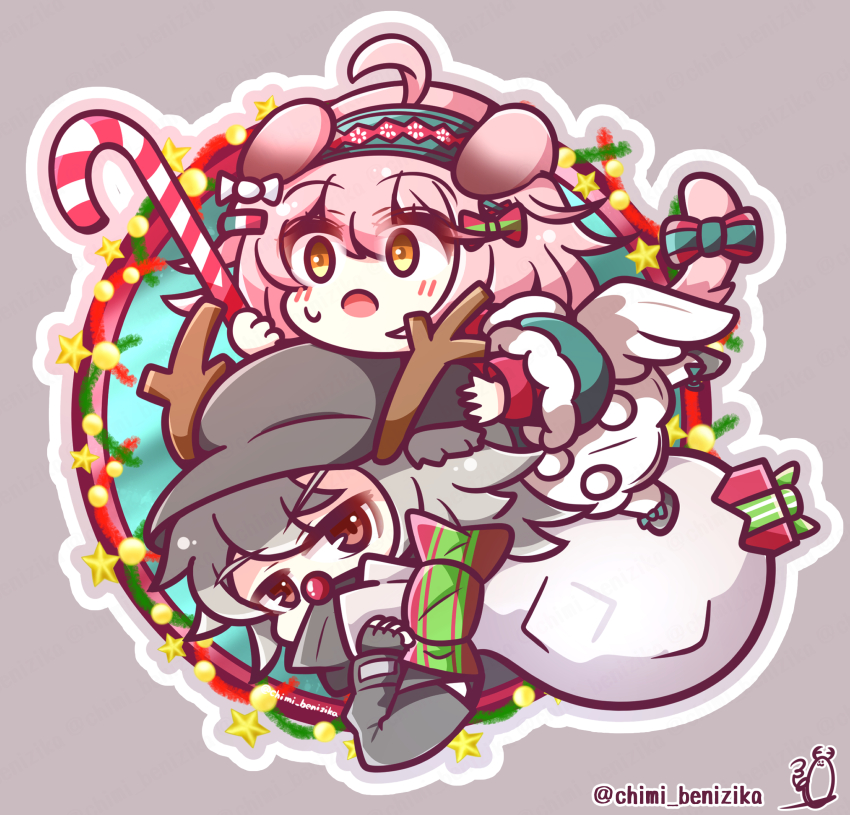 1boy 1girl :o ahoge animal_ears antlers arknights benizika blush bow box brown_eyes newsboy_cap candy candy_cane cat_ears cat_girl cat_tail chibi christmas commentary_request fake_antlers fingerless_gloves food gift gift_box gloves goldenglow_(arknights) goldenglow_(maiden_for_the_bright_night)_(arknights) green_hairband grey_background grey_gloves grey_hair grey_headwear grey_jacket grey_outline hair_between_eyes hairband hat highres holding holding_sack horns jacket open_mouth orange_eyes outline pink_hair red_(npc)_(arknights) red_nose reindeer_antlers sack signature striped_bow tail tail_bow tail_ornament twitter_username white_outline