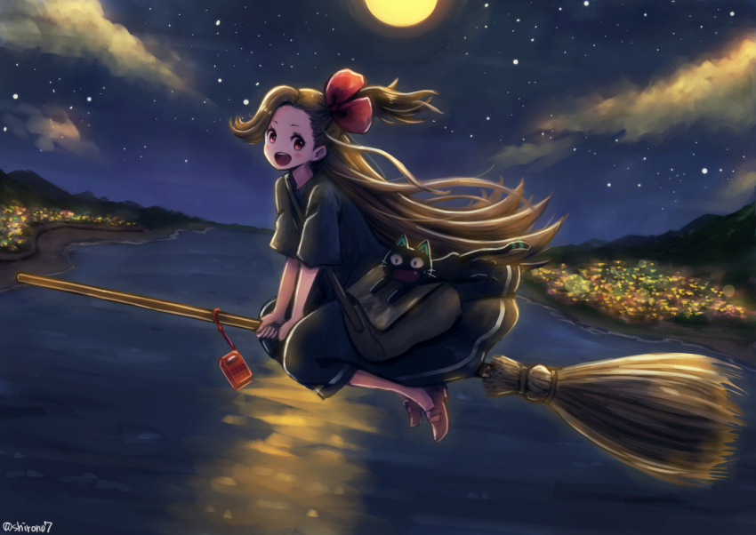 1girl :d alternate_costume asymmetrical_bangs backlighting black_cat black_dress blush bow broom broom_riding brown_footwear brown_hair cat city_lights cloud commentary_request cosplay dress flipped_hair flying from_side full_body gems_company grey_bag hair_bow jiji_(majo_no_takkyuubin) jiji_(majo_no_takkyuubin)_(cosplay) kiki_(majo_no_takkyuubin) kiki_(majo_no_takkyuubin)_(cosplay) large_bow leaning_forward long_hair looking_at_viewer looking_to_the_side majo_no_takkyuubin mizushina_aoi moon naninu_nene night night_sky one_side_up open_mouth outdoors radio red-eyed_tree_frog red_bow river shirono short_sleeves shoulder_strap sideways_glance sky smile star_(sky) starry_sky thick_eyelashes twitter_username very_long_hair virtual_youtuber