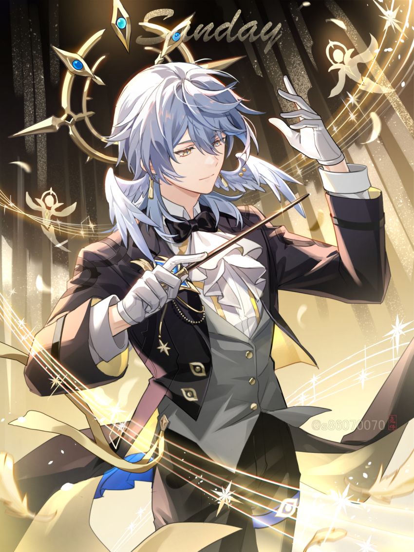 1boy ascot black_bow black_bowtie black_coat black_pants bow bowtie coat commentary_request conductor_baton earrings feathers gloves grey_hair grey_vest half-closed_eyes halo head_wings highres holding_baton honkai:_star_rail honkai_(series) jewelry light_smile looking_to_the_side male_focus musical_staff pants shirt short_hair smile solo sunday_(honkai:_star_rail) sunday_(star_rail_live_2025)_(honkai:_star_rail) tailcoat thigh_strap twitter_username usagishi vest white_ascot white_gloves white_shirt wings yellow_eyes