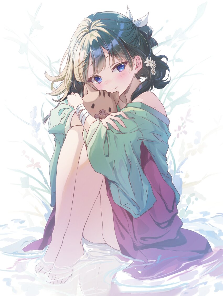 1girl bandaged_arm bandages barefoot black_hair blue_eyes blush bow closed_mouth commentary_request cutlass_(classic_chocolate) flower full_body green_shirt hair_bow hair_flower hair_ornament highres kusuriya_no_hitorigoto long_hair looking_at_viewer maomao_(kusuriya_no_hitorigoto) off_shoulder partially_submerged pig red_skirt reflection reflective_water shirt sitting skirt solo thighs