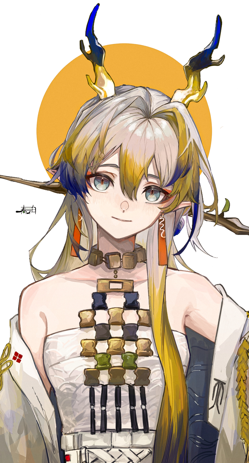 1girl absurdres arknights bare_shoulders blonde_hair breasts closed_mouth colored_tips commentary_request dragon_girl dragon_horns earrings grey_eyes grey_hair hair_between_eyes hair_intakes harukan_tiusu highres horns jewelry long_hair looking_at_viewer multicolored_hair off_shoulder orange_background pointy_ears purple_hair purple_horns shirt shu_(arknights) signature small_breasts smile solo strapless strapless_shirt tassel tassel_earrings upper_body white_background white_shirt yellow_horns